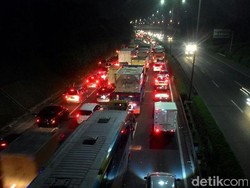 Ada Pengecoran di Kamal, Tol Wiyoto Wiyono Arah Bandara Macet 20 Km