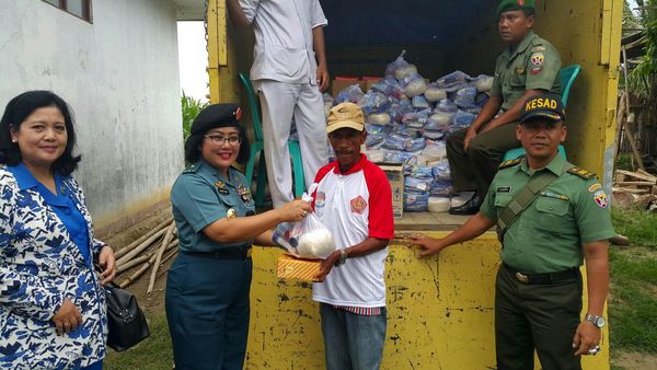 Bakti Sosial Kesehatan TNI di KRI dr Soeharso