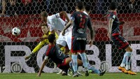 Adil Rami membobol gawang Celta Vigo di menit ke-45. Marcelo del Pozo/Reuters/detikFoto.