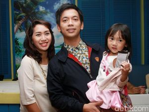 Cerita Rian DMasiv Tak Bisa Temani Istri Melahirkan Anak ke-2 Cerita Rian DMasiv Tak Bisa Temani Istri Melahirkan Anak ke-2