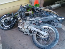 Remuk, Begini Kondisi Motor yang Ditabrak Mercy di Kuningan