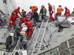 Gempa Tewaskan 7 Orang, Taiwan Selidiki Robohnya Apartemen 16 Lantai