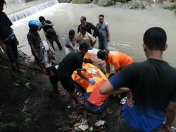 Mayat Perempuan Muda Ditemukan Mengambang di Sungai Bawah Jembatan