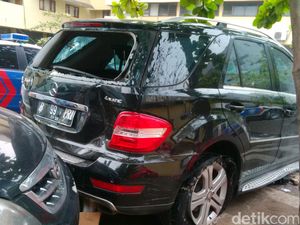 Polisi Tunggu Hasil Tes Urine Pengemudi Mercy yang Tabrak Motor di Kuningan