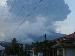 Gunung Soputan Letuskan Material Vulkanik Sebanyak 4 Kali