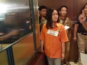 Berbaju Tahanan dan Pakai Sandal, Penampakan Jessica Rekonstruksi di Olivier