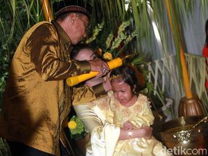 Anak Ayu Dewi Mandi Air Lemon