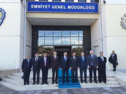 Tawaran Gaji Besar Jadi Alasan WNI Bergabung ke Suriah