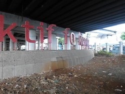 Beda dengan Taman di Bandung, Taman Flyover Klender Tak Dirawat