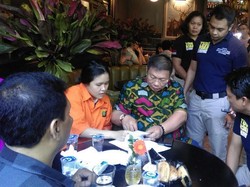 Di Tahanan, Jessica Makan dengan Lahap Disuapi Ibunya