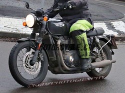 Inikah Triumph Bonnevile 900 cc?