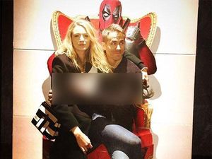 Si Konyol Deadpool Pegang Payudara Blake Lively