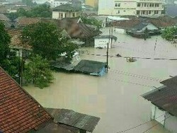 Jokowi Minta Pemda Gerak Cepat Atasi Banjir dan Tanah Longsor
