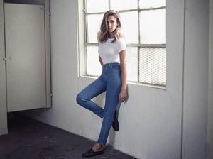 Kiat Jessica Alba Memilih Jeans Agar Tubuh Terlihat Lebih Tinggi