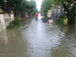 Tanggul Jebol di Dua Titik, Rumah dan Sawah Terendam Banjir