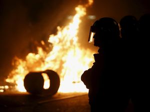 Penggusuran PKL Berujung Bentrok di Hong Kong