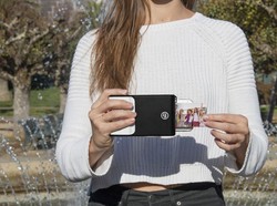 Ada Casing Ponsel yang Bisa Cetak Foto, Turis Pasti Suka