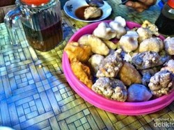 Lihat Gerhana Sambil Makan Pempek di Jembatan Ampera