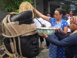 Patung Sultan Hamengku Buwono IX Karya Roestamadji Dipindahkan ke Keraton