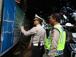 Polisi Rekayasa Arus Lalin di Daerah Fatmawati Pada Pagi Hari
