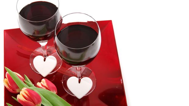 Membangun kedekatan dengan pasangan jadi kunci untuk mendapatkan malam yang romantis di hari Valentine. 
