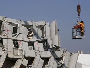 Menlu: 10 WNI Luka Ringan Akibat Gempa di Taiwan, Tak Ada Korban Jiwa Menlu: 10 WNI Luka Ringan Akibat Gempa di Taiwan, Tak Ada Korban Jiwa