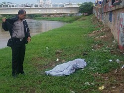 Mayat Remaja Berbaju Pramuka Ditemukan di Kali Pesanggrahan