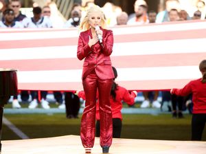 Detail Perhiasan Mewah Beyonce dan Lady Gaga di Super Bowl 2016