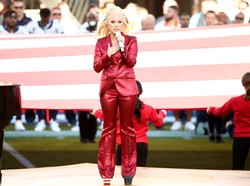 Detail Perhiasan Mewah Beyonce dan Lady Gaga di Super Bowl 2016