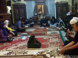 Puluhan Warga Ikuti Yasinan di Rumah Duka Mayor Pnb Ivy di Yogya