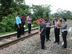 Kereta Ekonomi Seruduk Sepeda Motor Hingga Terbakar, Satu Orang Tewas