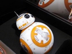 Membedah Kotak Si Lucu Robot BB-8