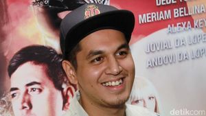 Kevin Julio Bikin ABG Kelepek-kelepek