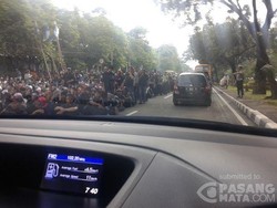 Ribuan Tenaga Honorer Berkumpul di Seputaran Monas, Bersiap ke Istana