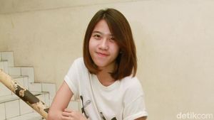 Tanpa Make-up Tebal, Gigi Tampil Apa Adanya