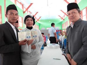 Jeruji Besi Tak Menghalangi Sesama Napi Menikah Jeruji Besi Tak Menghalangi Sesama Napi Menikah