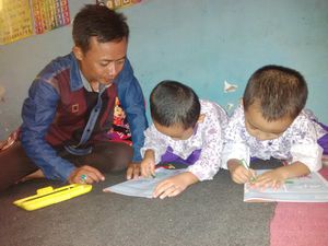 Harapan Kang Jack Juru Parkir Soal Masa Depan Sekolah Gratis yang Dirintisnya