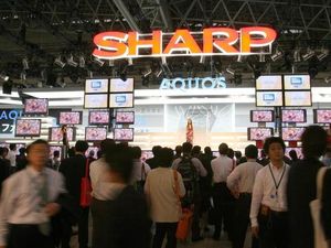 Foxconn akan Tutup Operasional Sharp di Luar Negeri