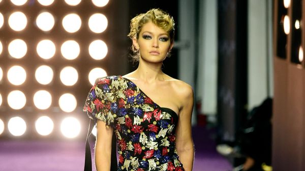 Lenggak-lenggok Gigi Hadid di Premiere Film Zoolander 2