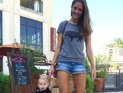 Ingin Turun Berat Badan? Ibu Ini Bisa Jadi Inspirasi Olahraga Bersama Bayi