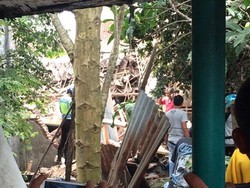 Begini Hancurnya Bagian Belakang Rumah Mujianto yang Tertimpa Super Tucano