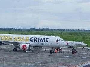 Dukung Interpol, Turn Back Crime Hiasi Badan Pesawat AirAsia