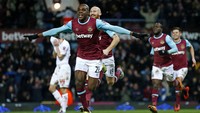 West Ham mematahkan hati Liverpool setelah bola sundulan Angelo Ogbonna menembus gawang yang dijaga Simon Mignolet di injury time. Eddie Keogh/Reuters/detikFoto.
