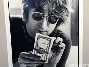 Baju Milik John Lennon Dilelang, Buka Harga dari Rp 665 Juta Baju Milik John Lennon Dilelang, Buka Harga dari Rp 665 Juta