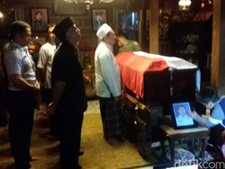 Tiba di Rumah Duka, Jenazah Mayor Pnb Ivy Langsung Disalatkan