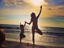 Foto: Serunya Selebriti Dunia Berolahraga Bersama Anaknya