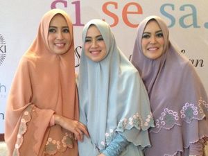 Show Tunggal Perdana, Si.Se.Sa Rilis Busana Syari Bertabur Swarovski