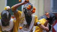 Festival Unik Saling Timpuk Jeruk di Italia