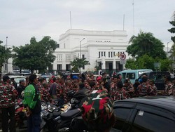 Ratusan Orang Demo di Depan Kejari Jakut, Lalin ke Terminal Tj Priok Macet