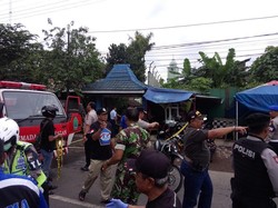 Pasukan TNI AU Berjaga di Lokasi Super Tucano Jatuh di Blimbing Malang